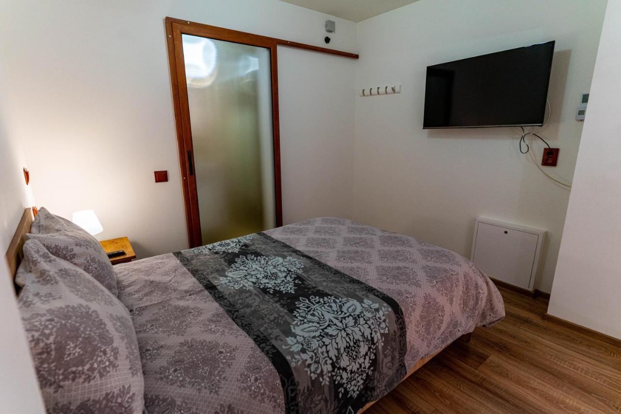 Appartamento La Bebe 2 Beds Hunedoara Esterno foto